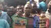 Les prisonniers montrant ces images pour prouver au ministre de la justice leur ras-le-bol à l'intérieur de la maison d'arrêt, à N'Djamena, Tchad, le 17 février 2017. (VOA/André Kodmadjingar)