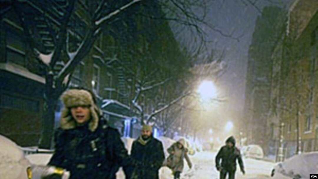 En Nueva York desde temprano muchos se animaron a salir a las calles pese a la nevisca.