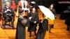 浸會畢業生11月15日攜黃傘領取證書遭校長拒絕(蘋果日報視頻截圖)