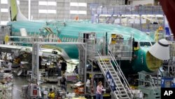 Un avión Boeing 737 es ensamblado en la planta de Renton, Washington.