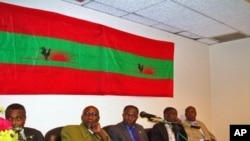 Dirigentes históricos da UNITA:da esquerda para a direita estão Abel Chivukuvuku, Samuel Chiwale, Paulo Lukamba Paulo, Jose Quissanga e Carlos Tiago Kandanda