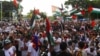 پولیس فلیپین گفته است که شمار شرکت کنندگان این تظاهرات به حدود ۲۵ هزار نفر می‌رسید.