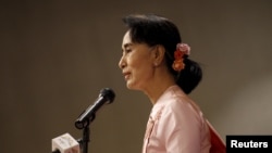 အမျိုးသားဒီမိုကရေစီအဖွဲ့ချုပ်ဥက္ကဋ္ဌ ဒေါ်အောင်ဆန်းစုကြည်။