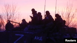 Wanajeshi wanaounga mkono Russia wanaonekana karibu na jiji lililozingirwa la Mariupol