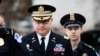 Alexander Vindman, un teniente coronel del Ejército que sirvió en Irak y ahora es diplomático, dijo sentirse preocupado tras escuchar la conversación telefónica del 25 de julio entre Trump y el nuevo mandatario de Ucrania Volodymr Zelenskiy.