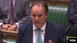 英国外交部亚太事务国务大臣费尔德周二下院接受质询