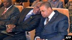 Nicolas Tiangaye (à dr.), lors d'une cérémonie à Bangui, le 17 janvier 2013 