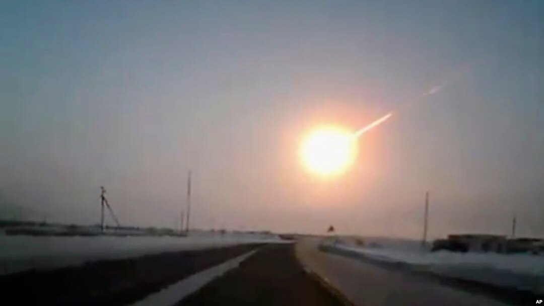 Meteorit na nebu iznad Čeljabinska ranije ove godine