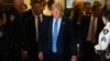 Трамп, фаворит на неговата партија за номинацијата во 2024 година, додека се обидува да ја врати претседателската функција, води во Аризона, Џорџија, Мичиген, Невада и Пенсилванија, додека Бајден води во Висконсин, покажаа резултатите од вчера