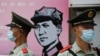 武警在人民大会堂以南大街上已故中产领导人毛泽东的海报前站岗。