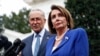 Chuck Schumer y Nancy Pelosi, al salir de la Casa Blanca.