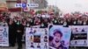VOA60 DUNIYA: A Kasar Iraki, Mata Da Dalibai Sun Sha Alwashin Ci Gaba Da Yin Zanga zanga A Birnin Basra Mai Arzikin Man Fetur