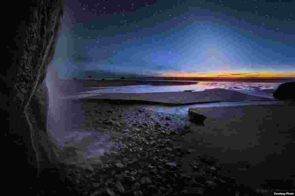 "False Dusk and Falls at Oregon Coast" (Senja Palsu dan Musim Gugur di Pantai Oregon) oleh Ben Coffman (www.bencoffmanphotography.com). (Courtesy: twanight.org/contest)