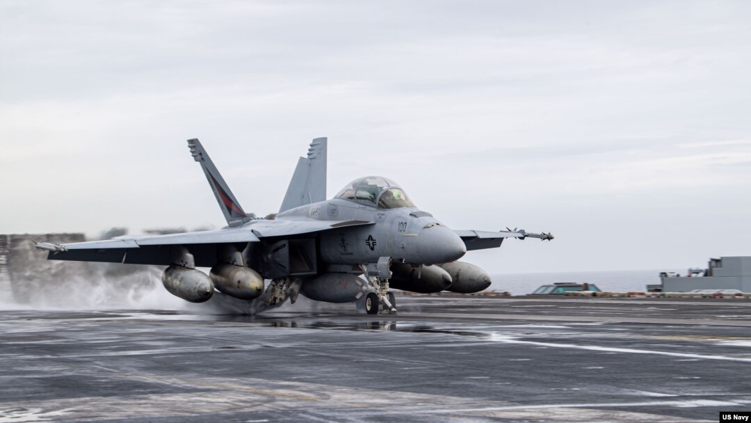 미한일 3자 연합훈련인 프리덤 에지 훈련 중 F/A-18F 슈퍼호넷이 니미츠급 항공모함 USS 시어도어 루즈벨트(CVN 71)의 비행 갑판에서 발사되고 있다. (자료화면)