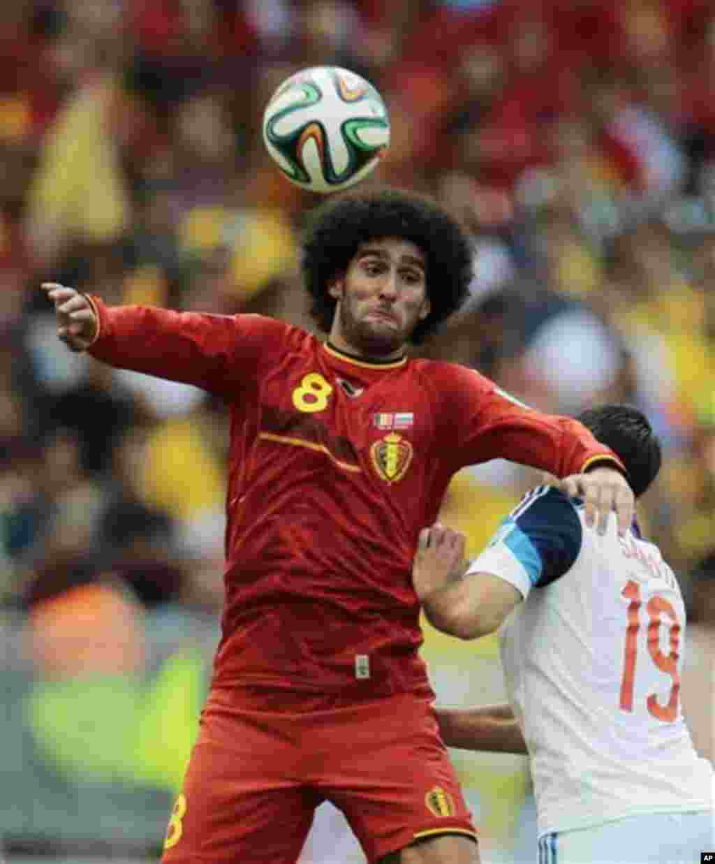Pemain Belgia Marouane Fellaini. (AP/Ivan Sekretarev)