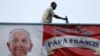 El Papa realiza su primer viaje a África