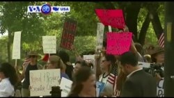 Manchetes Americanas 7 de Julho: Manifestantes contra a revogação do Seguro de Saúde do Estado
