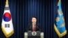 资料照：韩国总统尹锡悦在首尔总统府举行的记者会上讲话。（2024年12月3日）