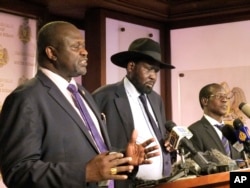 FILE - South Sudan Riek Machar, left. Salva Kiir, South Sudan President, during a press conference at Presidential palace in Juba, South Sudan, July 8, 2016.