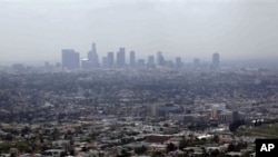 Smog from smokestacks, automobiles, and other sources of pollution, Los Angeles, April 2009 (file photo).