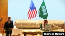 عادل الجبیر در کنفرانس خبری مشترک با برایان هوک، روز دوشنبه در ریاض