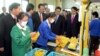 30일 개성공단을 현지 시찰한 한국 국회의원들이 개성공단 북한 노동자들의 작업 현장을 살표보고 있다.