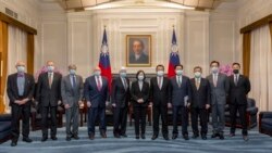 ཐེ་ཝན་གྱི་སྲིད་འཛིན་ཚེ་དབྱིན་ཝེན་དང་ཨ་རིའི་སྐུ་ཚབ་ཚོགས་པ་ཞིག