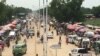 Une grande avenue à N'Djamena, Tchad, le 5 août 2017. (VOA/André Kodmadjingar)
