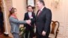 美国国务卿蓬佩奥与米娜握手(2019年3月26日) (图片来自蓬佩奥推特)