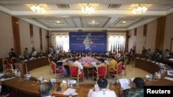 မှတ်တမ်းဓာတ်ပုံ။ ဝပြည်သွေးစည်းညီညွတ်ရေး အဖွဲ့ ဌာနချုပ် ပန်ဆန်းမှာ ၂၀၁၅ ခုနှစ်က တိုင်းရင်းသား လက်နက်ကိုင် အဖွဲ့ခေါင်းဆောင်တွေ စည်းဝေးခဲ့ကြစဉ်။ 