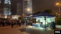 2019年7月10日晚，港島愛丁堡廣場上舉行為反送中殉難者的默哀儀式（美國之音譚嘉琪拍攝）