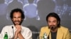 Iranski reditelji Ali Abasi i američki glumac Sebastijan Sten na pres konferenciji povodom filma "Šegrt" na 77. filmskom festivalu u Kanu, 21. maja 2024. (Foto: Julie SEBADELHA / AFP)