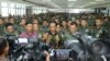 Presiden Joko Widodo menyampaikan duka cita mendalam atas meninggalnya Intan Olivia Marbun, korban serangan bom Molotov ke gereja Oikumene Samarinda Kalimantan, di Secapa TNI AD, Bandung Jawa Barat, 15 November 2016 (Foto: VOA/Andylala)