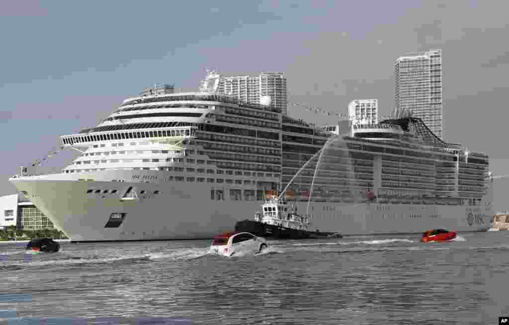 Kapal cruise 'MSC Divina' tiba di pelabuhan kota Miami, Florida, AS.