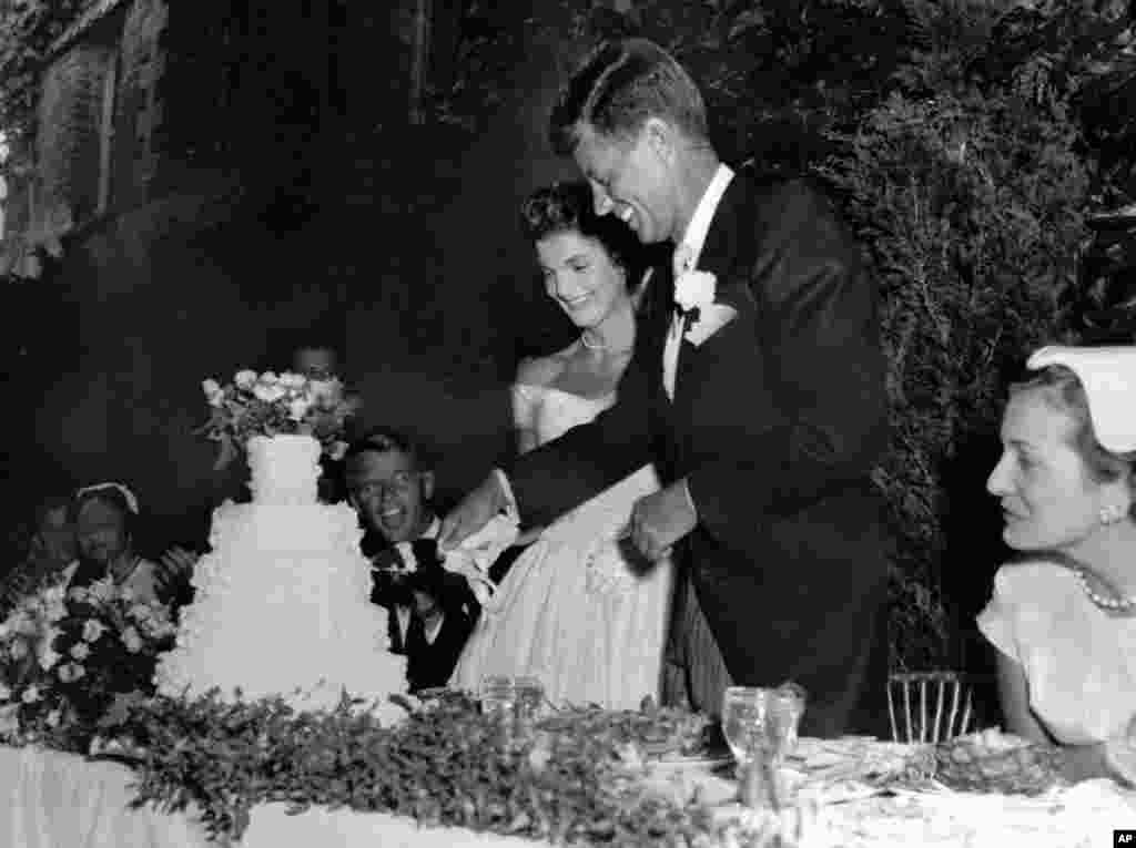 Con və Jaklin Kennedinin toy mərasimi, 12 sentyabr 1953.