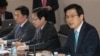 황교안 한국 국무총리(오른쪽)가 2일 서울 한국인터넷진흥원 인터넷침해대응센터에서 열린 사이버테러 대응현황 보고 및 토론회에서 모두발언을 하고 있다.