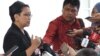 Menteri Luar Negeri Retno Marsudi (kiri) memberikan keterangan pers di Istana Merdeka, Jakarta hari Rabu 3/8 (Foto: Biro Pers Kepresidenan). 