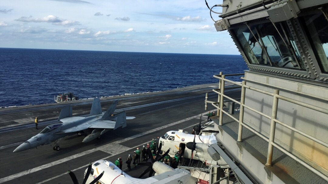 美國海軍裡根號航母參加與日本海上自衛隊和加拿大皇家海軍在西太平洋舉行的大規模“利劍”聯合軍演(路透社2018年11月3日)