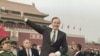 老布什就职一个月后访华1989年2月25日在天安门前向民众挥手（美联社）