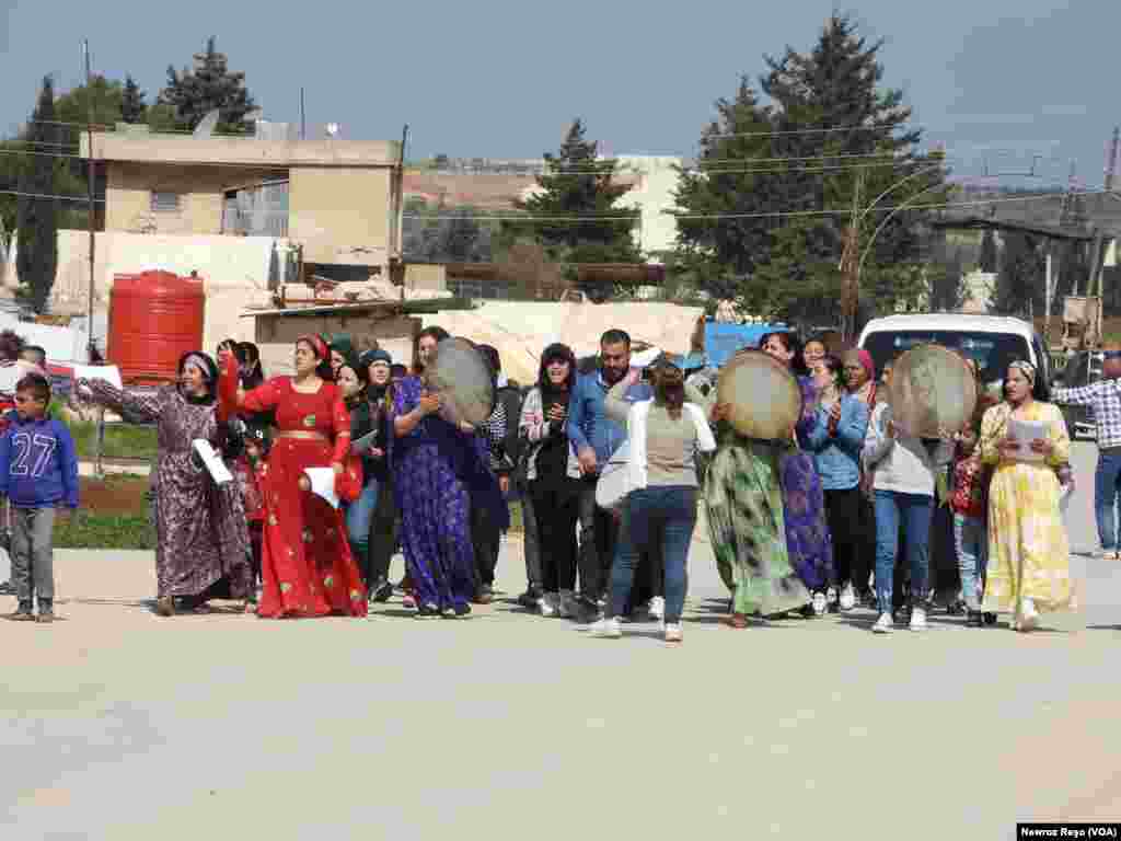 Jinên Efrînê di Çalakiya 8ê Adarê da