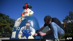 Some people in Caracas, Venezuela may never see the famous ‘Las Meninas’ painting at the Prado museum in Spain. But they can still enjoy some street art inspired by it. 