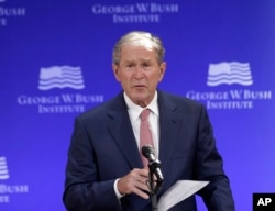 美国前总统乔治·W·布什在乔治·W·布什研究所主办的一次论坛上发表讲话。（2017年10月19日）