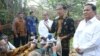 Presiden Joko Widodo dan Ketum Gerindra Prabowo Subianto menanggapi situasi menjelang pelaksanaan Pilkada 2017 di kediaman Prabowo di Hambalang Bogor Senin 31 Oktober 2016. (Foto: Biro Pers Kepresidenan).