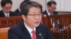 류길재 한국 통일부 장관이 11일 국회 외교통일위 전체회의에서 남북관계 현안에 대한 의원들의 질의에 답변하고 있다.