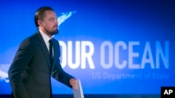 Holivudska zvezda i aktivista za životnu sredinu Leonardo Dikaprio izlazi na binu na konferenciji Stejt Departmenta "Naš okean", 17. juna 2014.