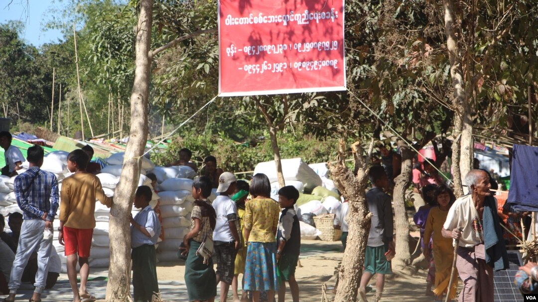 ကျောက်တော်မြို့နယ်အစပ်ရှိ ဝါးတောင် စစ်ရှောင်ဒုက္ခသည်စခန်း။ (မှတ်တမ်းဓာတ်ပုံ)