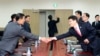 개성공단에서 발생하는 상사 분쟁 사건을 처리할 남북 공동 기구인 상사중재위원회의 첫 회의가 지난 3월 개성공단 종합지원센터에서 열렸다. (자료사진)