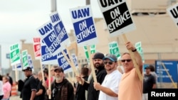 Trabajadores en huelga de General Motors, frente a la planta de ensamblaje, en Flint, Michigan. 16 septiembre, 2019.