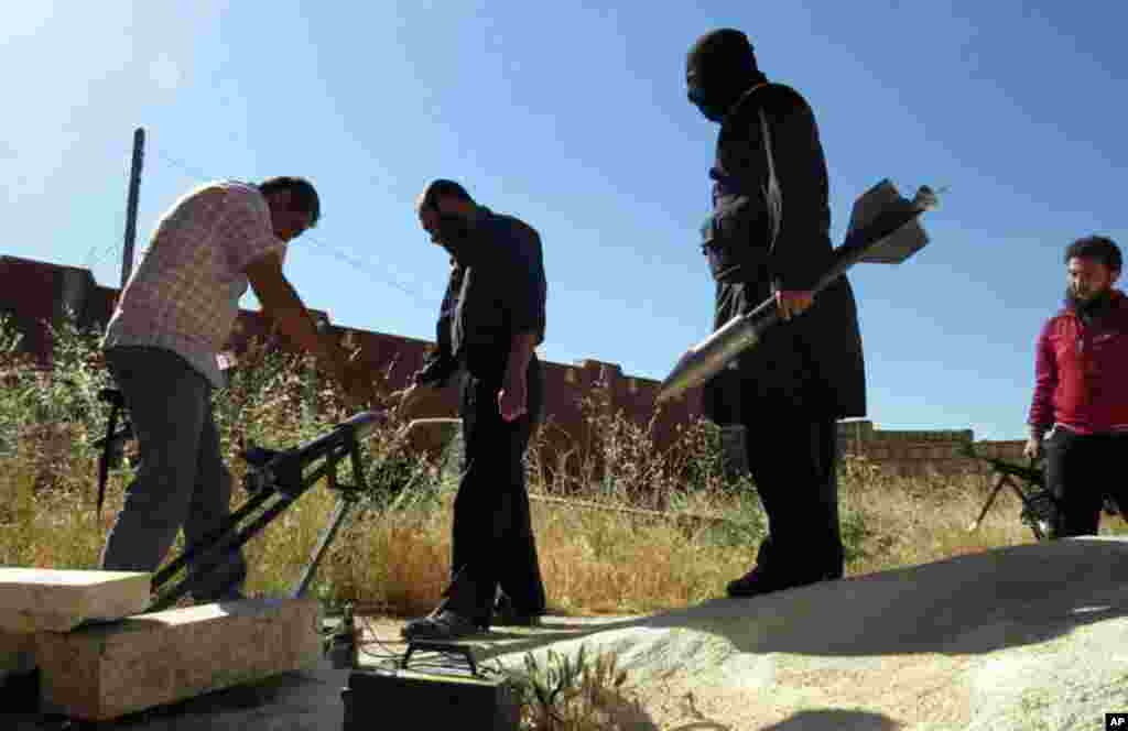 Syrian rebels prepare to fire locally made rockets in Idlib, northern Syria, June 4, 2013.