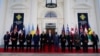 资料照：美国总统拜登（中）在白宫与太平洋岛国领导人合影。(2022年9月29日)
